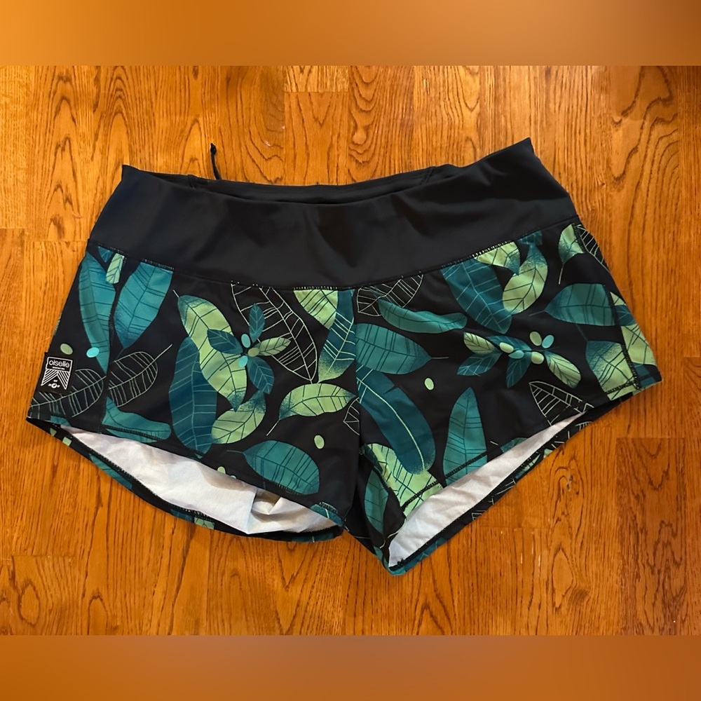 Oiselle Green and Black Women's Shorts